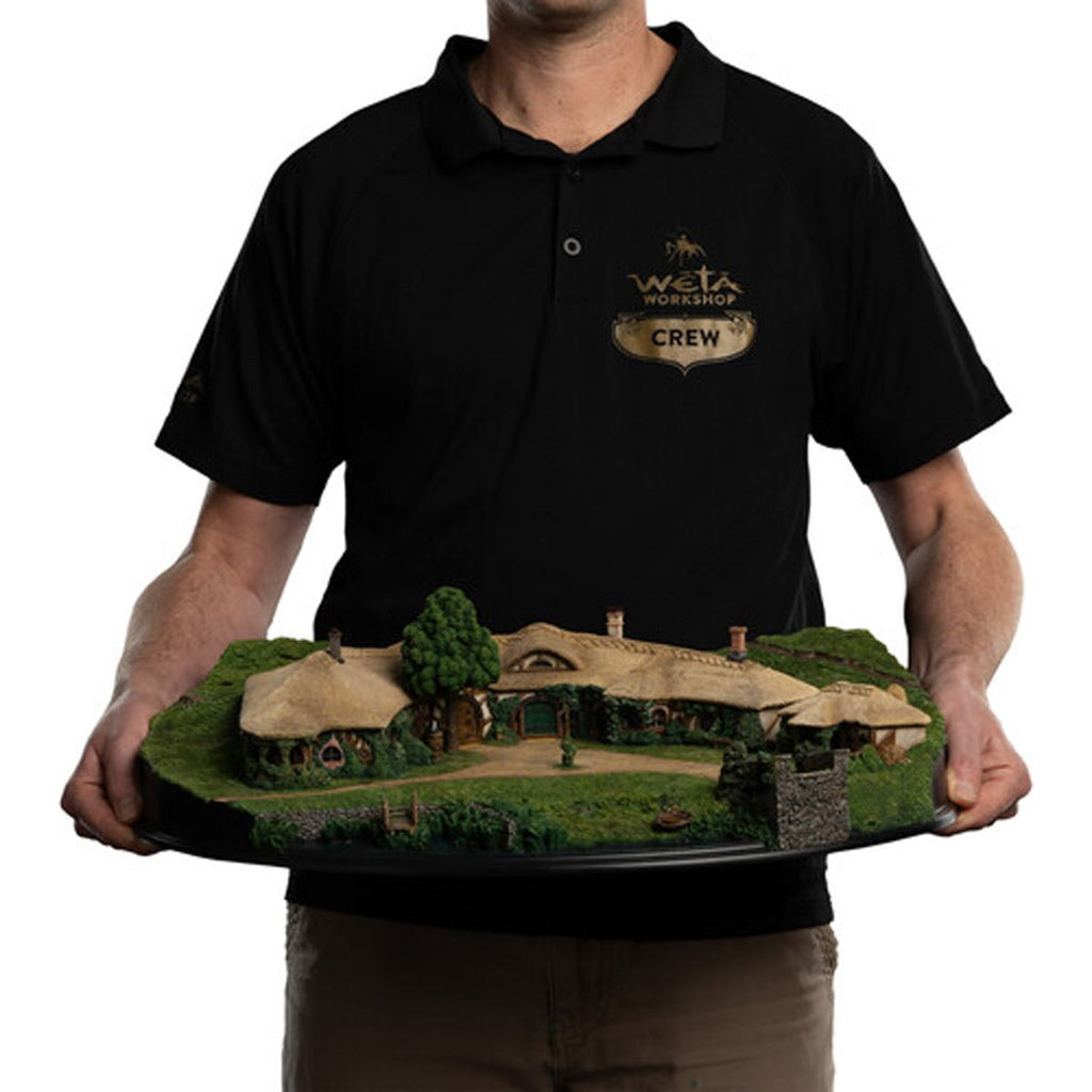 The Lord of the Rings Trilogy The Green Dragon Inn Limited Edition Environment Statue
