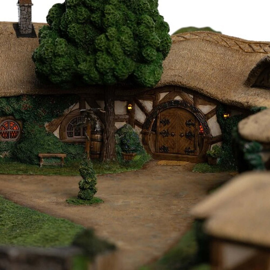 The Lord of the Rings Trilogy The Green Dragon Inn Limited Edition Environment Statue