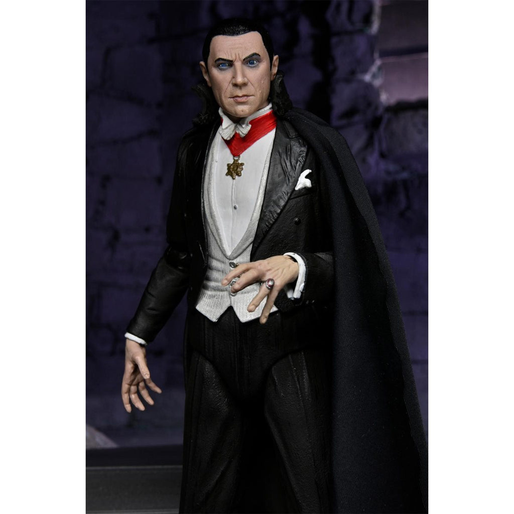 Universal Monsters Ultimate Dracula (Transylvania) 7-Inch Scale Action Figure