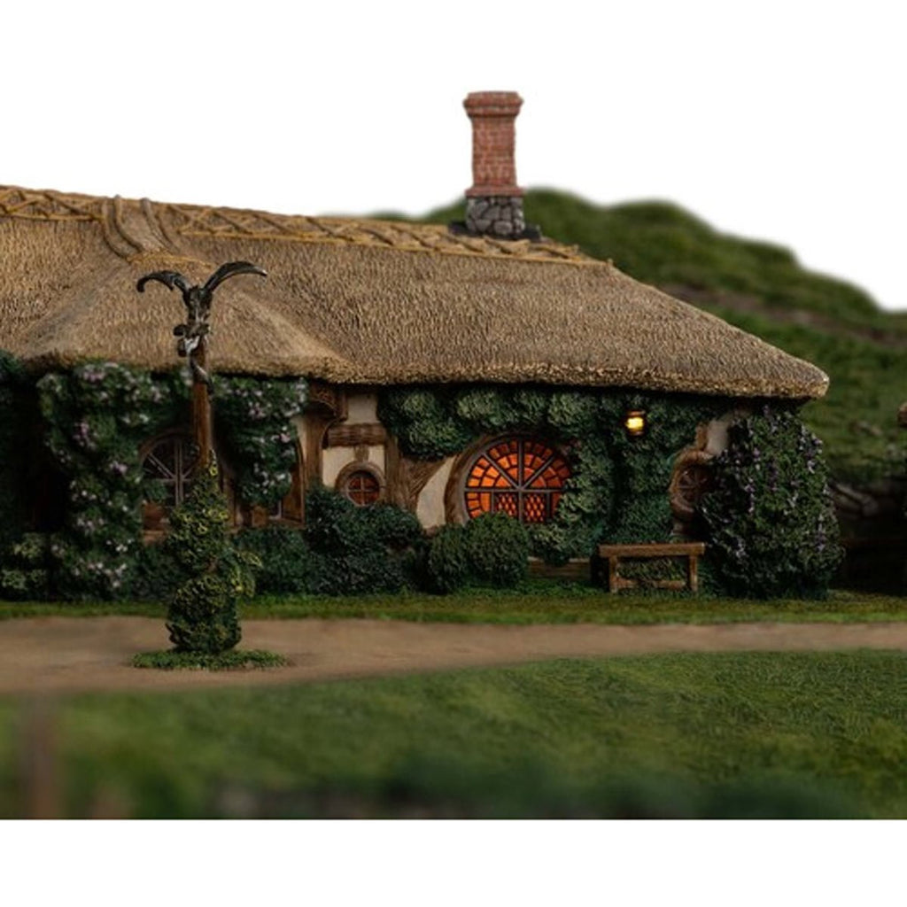 The Lord of the Rings Trilogy The Green Dragon Inn Limited Edition Environment Statue