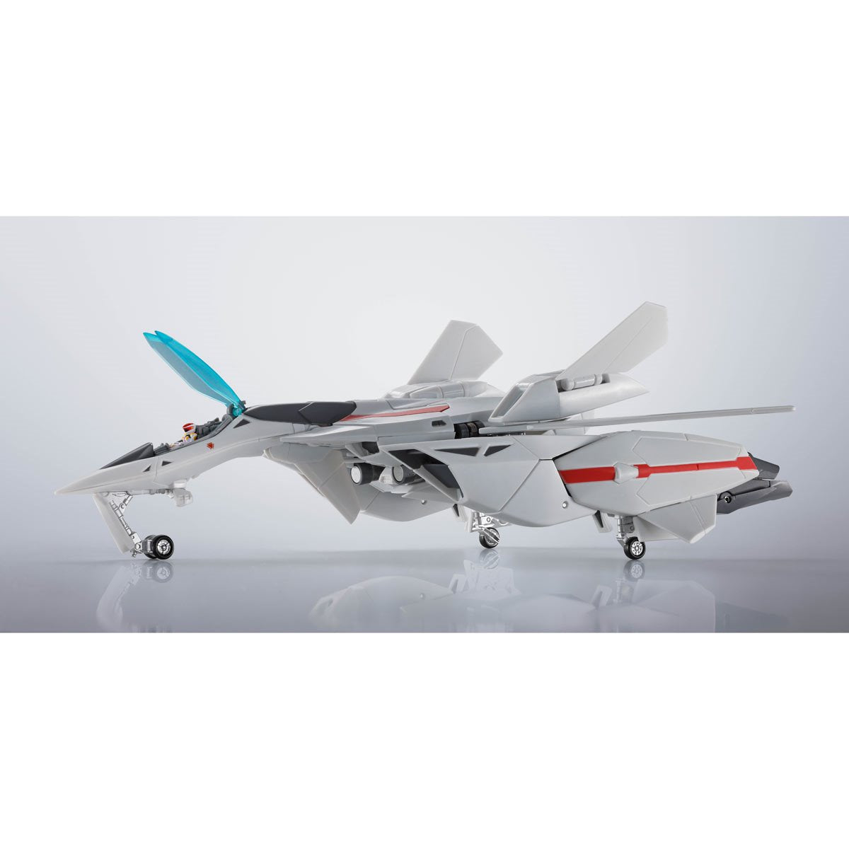 Super Dimension Fortress Macross II: Lovers Again VF-2SS Valkyrie II and SAP Silvie Gena Use Hi-Metal R Action Figure