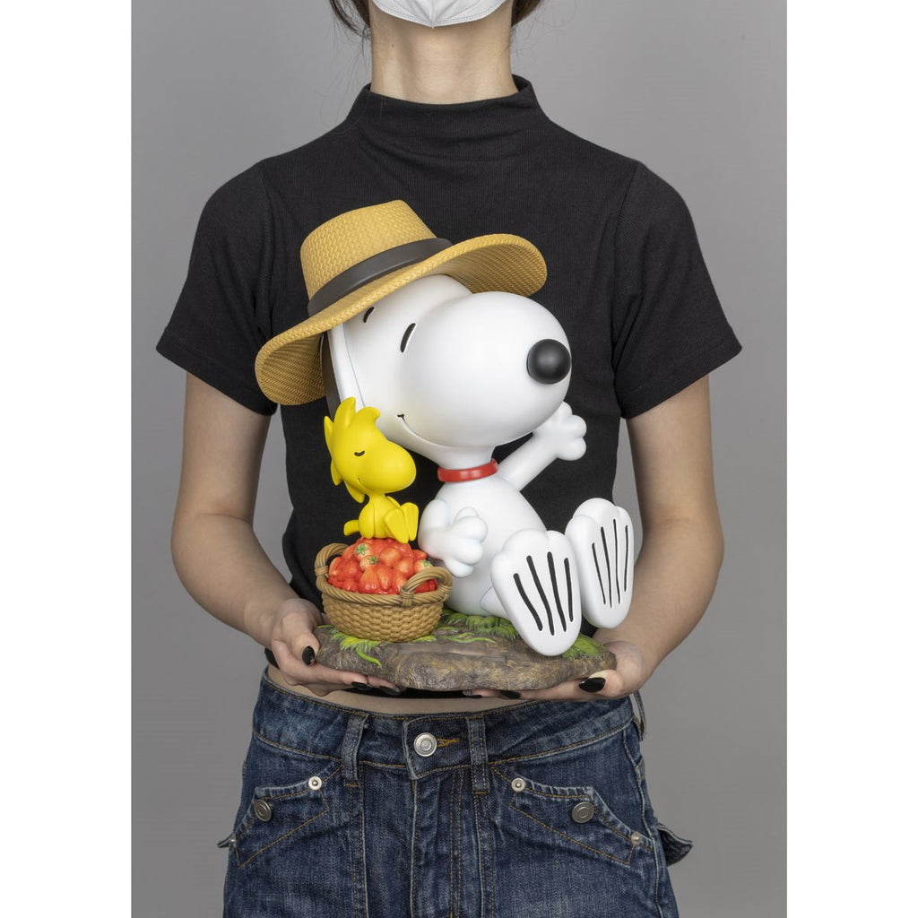 Peanuts Snoopy Strawberry Snoopy MC-113 Master Craft Statue