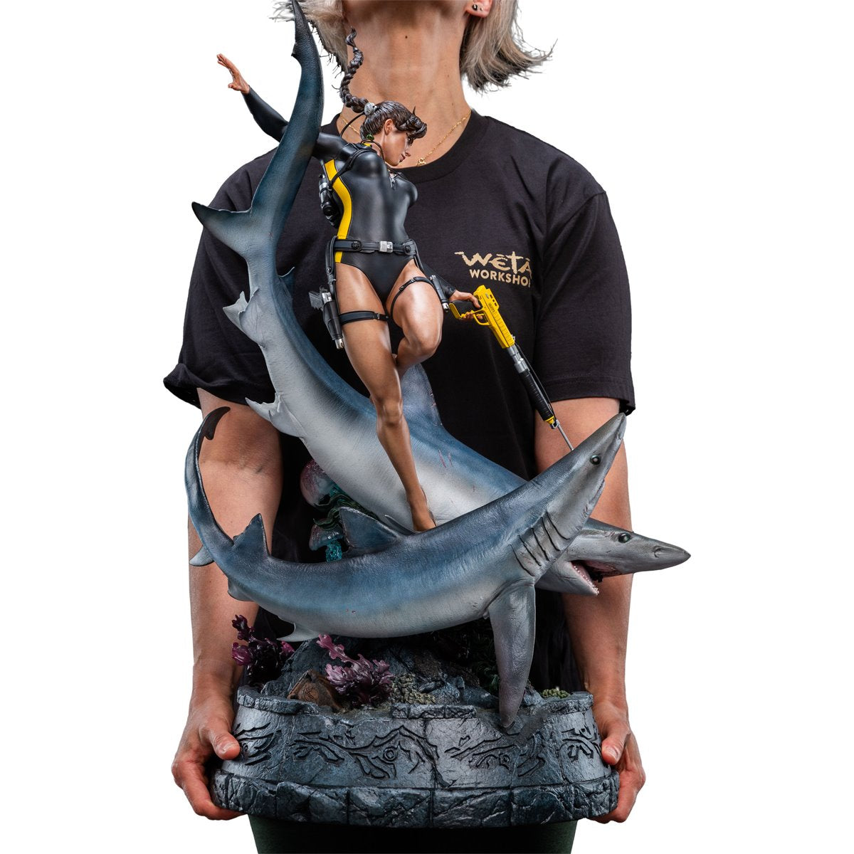 Tomb Raider Lara Croft Quest for Avalon Limited Edition 1:4 Scale Statue
