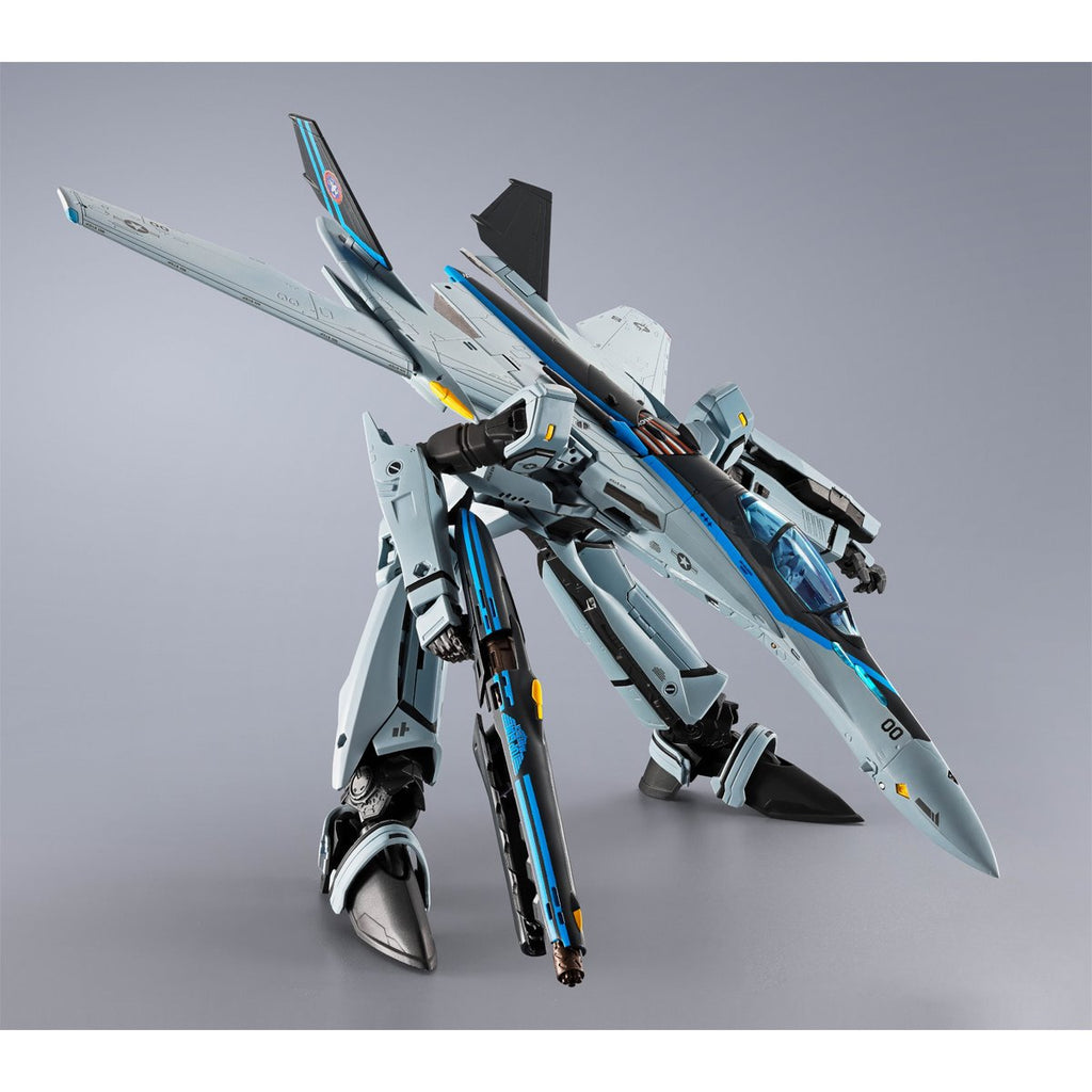 Macross Top Gun: Maverick VF-25 Messiah Valkyrie DX Chogokin Action Figure