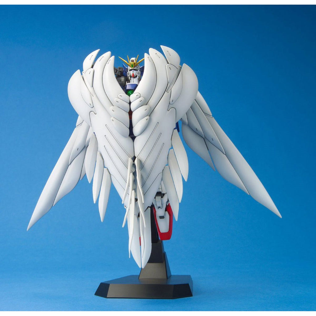 Mobile Suit Gundam Wing: Endless Waltz Wing Gundam Zero EW Master Grade 1:100 Scale Model Kit