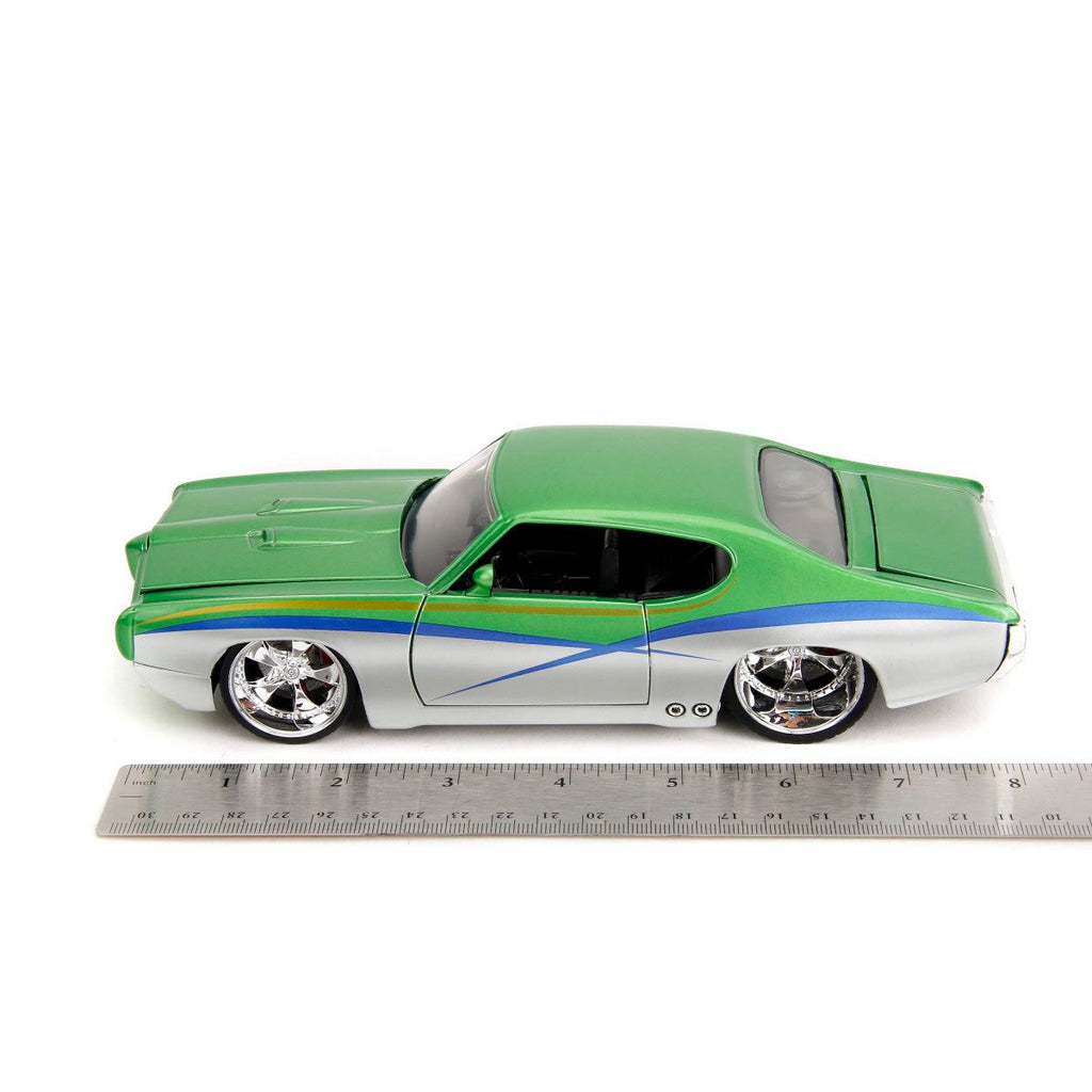 Bigtime Muscle 1969 Pontiac GTO Candy Silver and Green 1:24 Scale Die-Cast Metal Vehicle