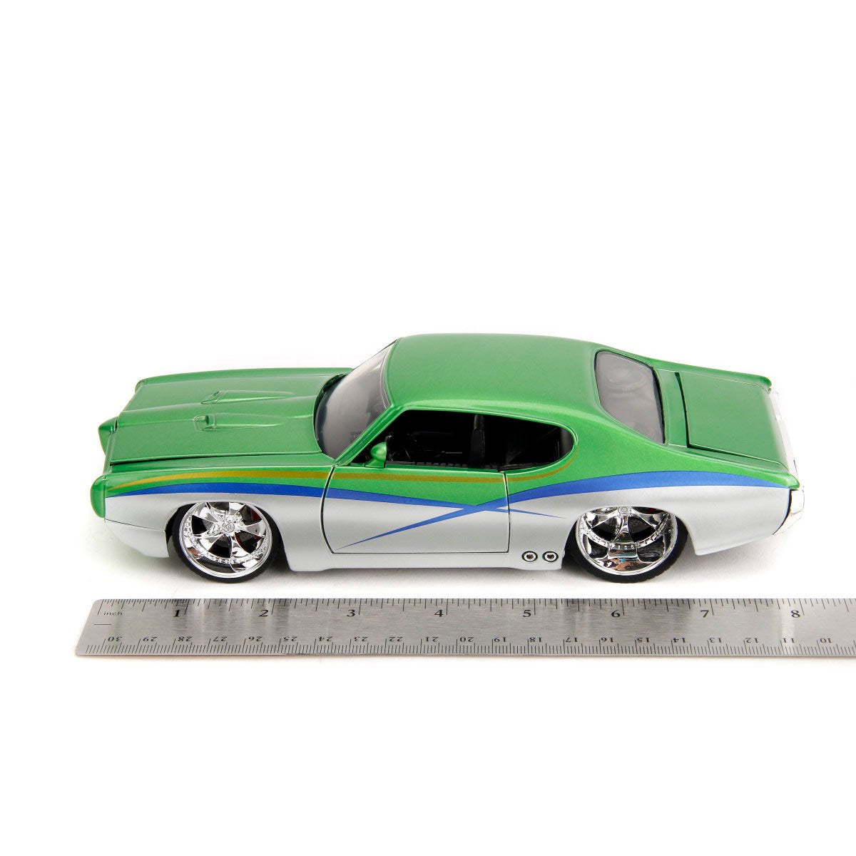 Bigtime Muscle 1969 Pontiac GTO Candy Silver and Green 1:24 Scale Die-Cast Metal Vehicle