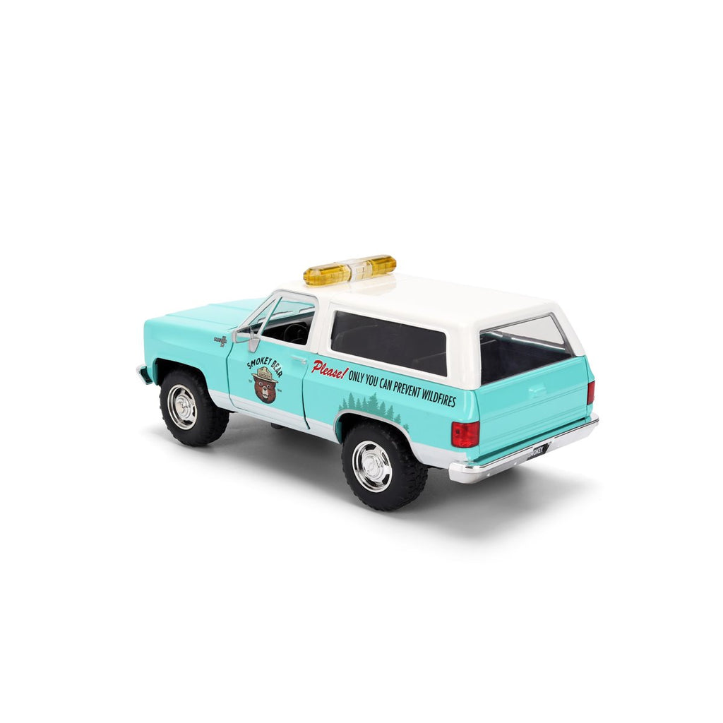 Hollywood Rides Smokey Bear 1980 Chevrolet Blazer 1:24 Scale Die-Cast Metal Vehicle with Smokey Bear Figure