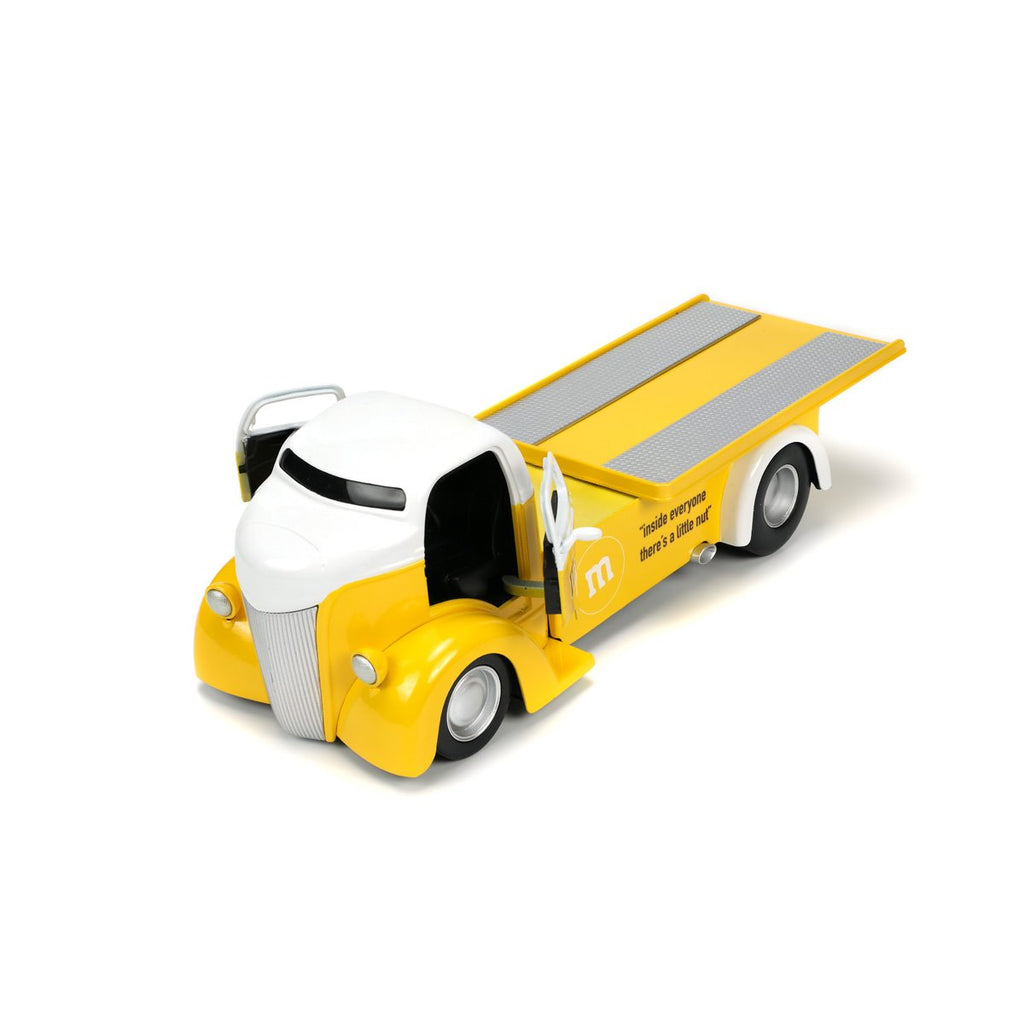 M&M'S 1947 Ford COE Flatbed 1:24 Scale Die-Cast Metal Vehicle with Yellow Figure