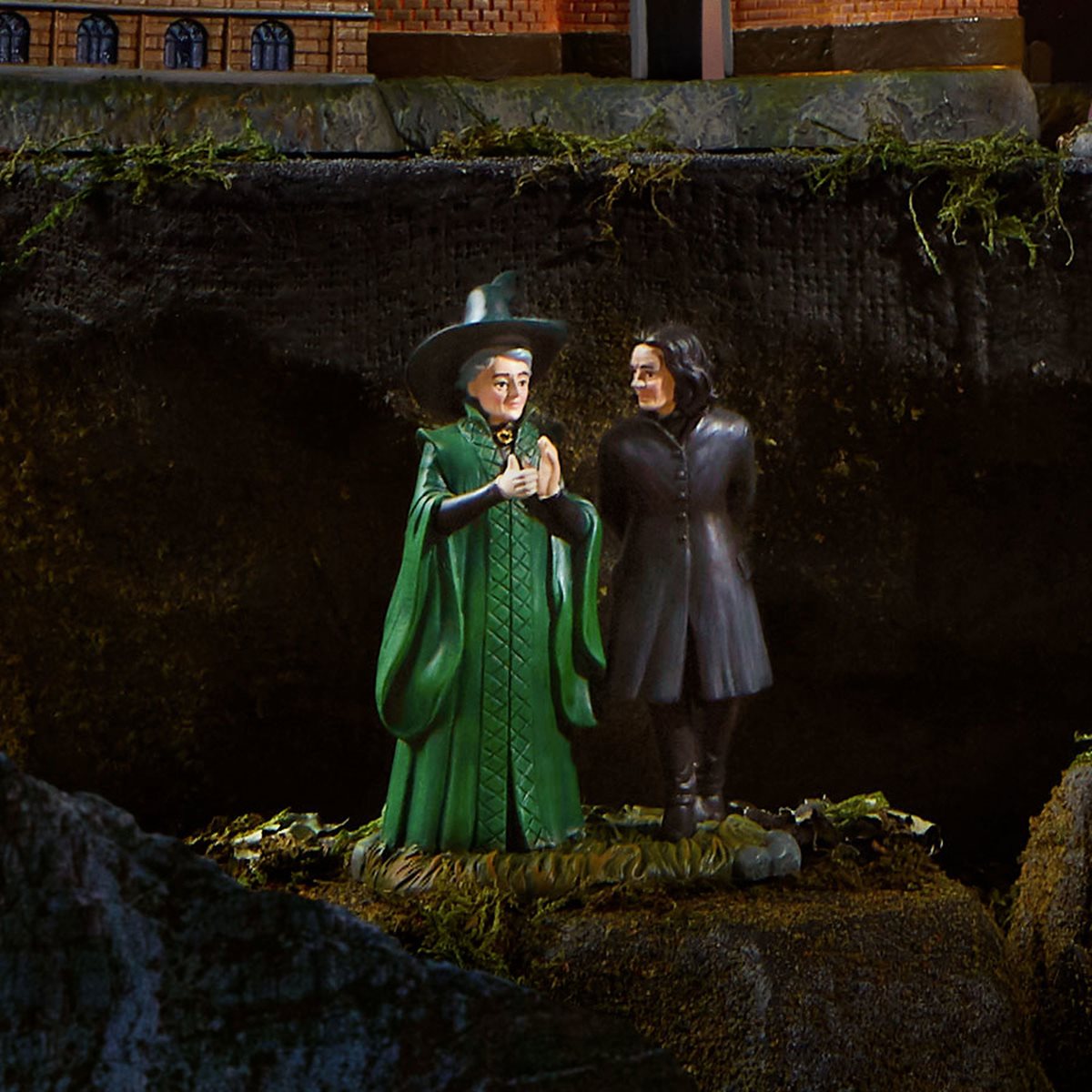 Harry Potter Village Snape and McGonagall Statue